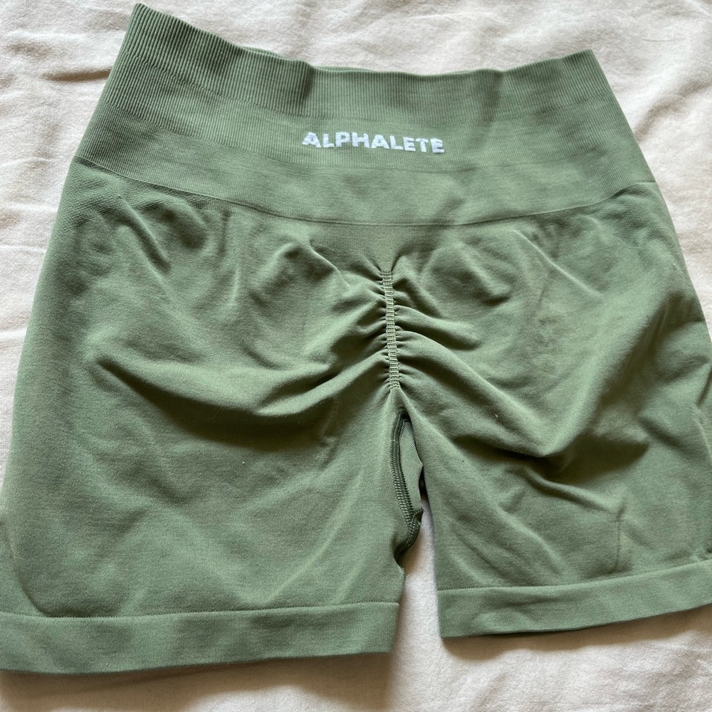Alphalete Amplify Shorts in green size small